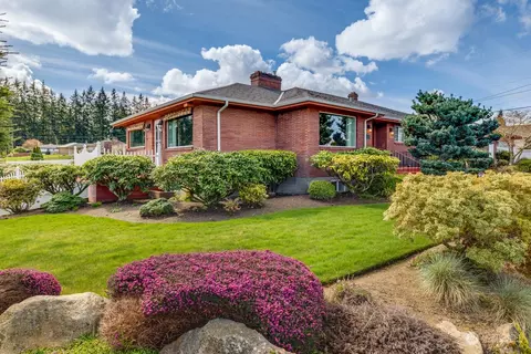 Exterior - 1318 50th St SE, Everett, WA 98203 photo 2 of 12