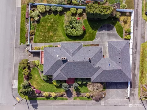 Exterior - 1318 50th St SE, Everett, WA 98203 photo 11 of 12