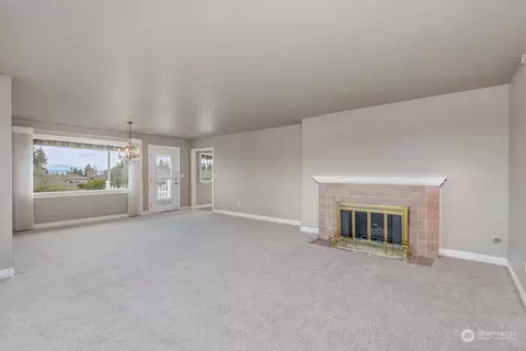 Living - 1318 50th St SE, Everett, WA 98203 photo 2 of 3