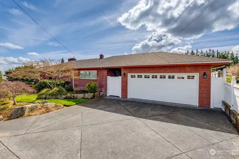 Exterior - 1318 50th St SE, Everett, WA 98203 photo 8 of 12