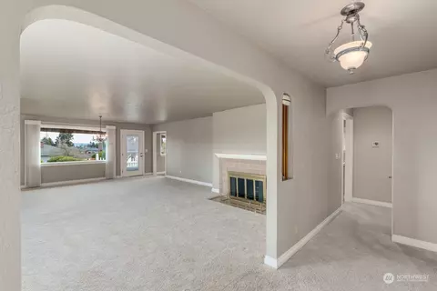 Living - 1318 50th St SE, Everett, WA 98203 photo 1 of 3