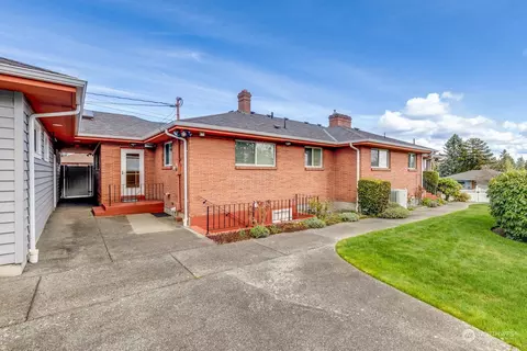 Exterior - 1318 50th St SE, Everett, WA 98203 photo 5 of 12