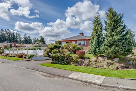 Exterior - 1318 50th St SE, Everett, WA 98203 photo 3 of 12