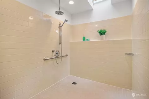Bath - 1828 142nd St SE, Mill Creek, WA 98012 photo 5 of 5