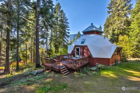 16828 Lakeview Dr, Leavenworth, WA 98826