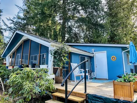 10133 Whitecap Dr NW, Olympia, WA 98502