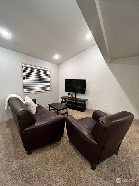 Living - 264 NW Clay Ct, Pullman, WA 99163 photo 1 of 1