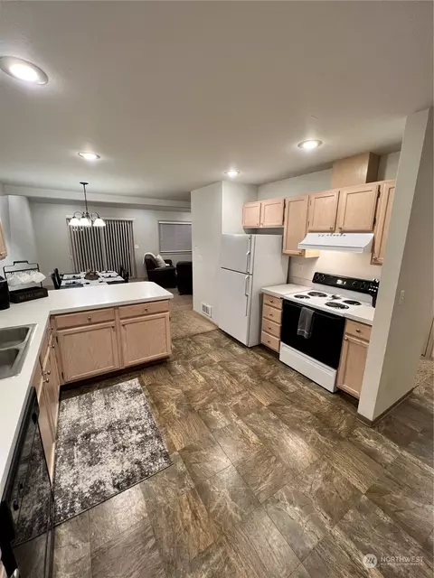 Kitchen - 264 NW Clay Ct, Pullman, WA 99163 photo 2 of 2