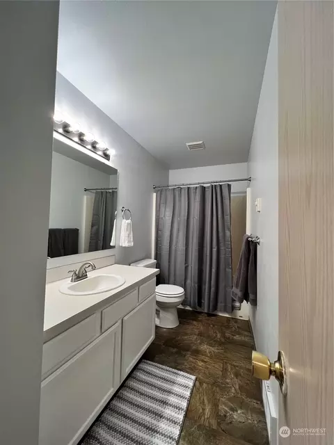 Bath - 264 NW Clay Ct, Pullman, WA 99163 photo 2 of 2