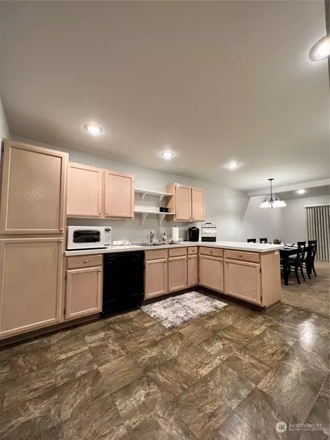 Kitchen - 264 NW Clay Ct, Pullman, WA 99163 photo 1 of 2