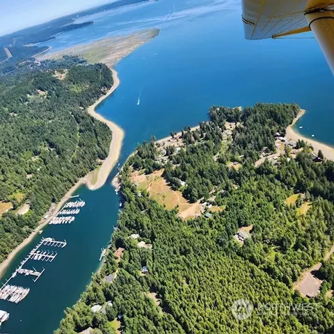 41 E Wildwood Ln, Brinnon, WA 98320