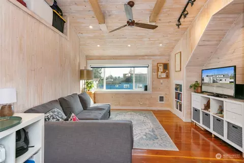 Living - 2029 Walnut St, Everett, WA 98201 photo 1 of 4