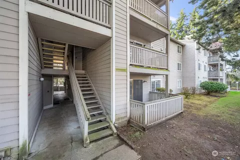 215 100th St SW #D105, Everett, WA 98204