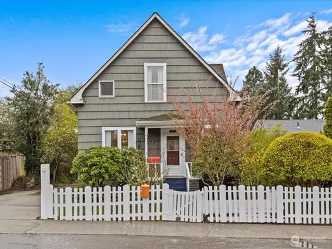 3507 NE 44th St, Seattle, WA 98105