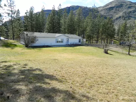 202 Crumbacher Rd, Tonasket, WA 98855