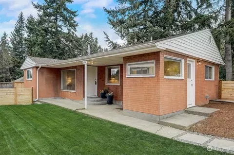 3744 NE 125th St, Seattle, WA 98125