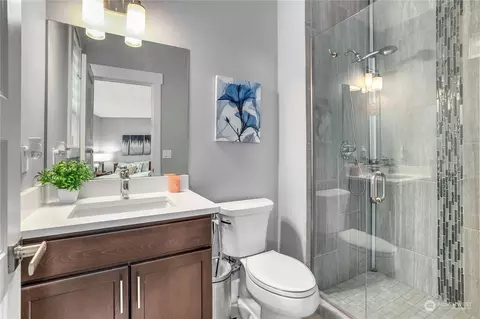 Bath - 4132 172nd Pl SE, Bothell, WA 98012 photo 2 of 5