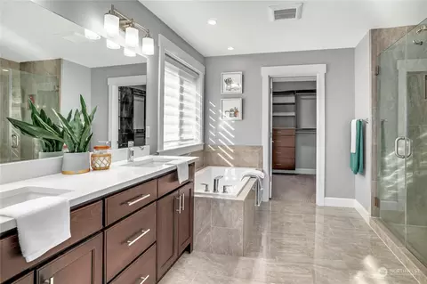 Bath - 4132 172nd Pl SE, Bothell, WA 98012 photo 4 of 5