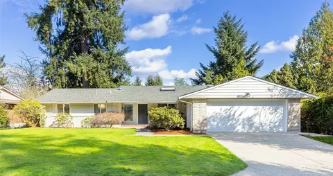 810 170th Pl NE, Bellevue, WA 98008