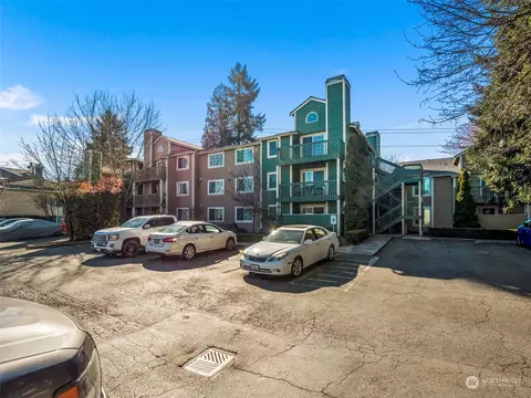 22700 30th Ave S #206, Des Moines, WA 98198
