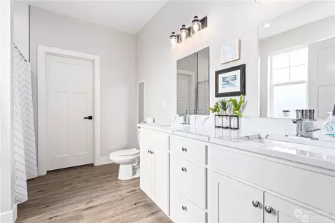 Bath - 551 Second St, Sumas, WA 98295 photo 1 of 3