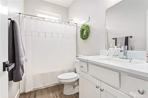 Bath - 551 Second St, Sumas, WA 98295 photo 3 of 3