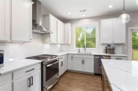 Kitchen - 551 Second St, Sumas, WA 98295 photo 4 of 5