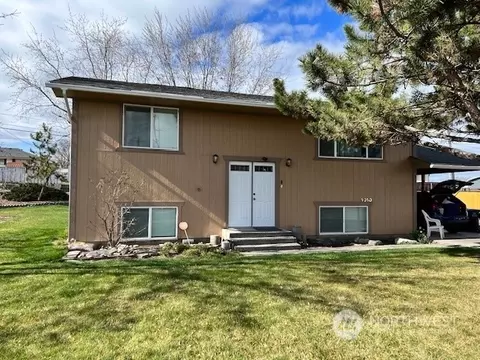 1012 W Charlotte St, Moses Lake, WA 98837