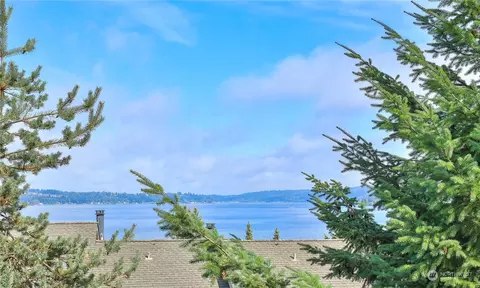 4165 178th Ln SE #203, Bellevue, WA 98008
