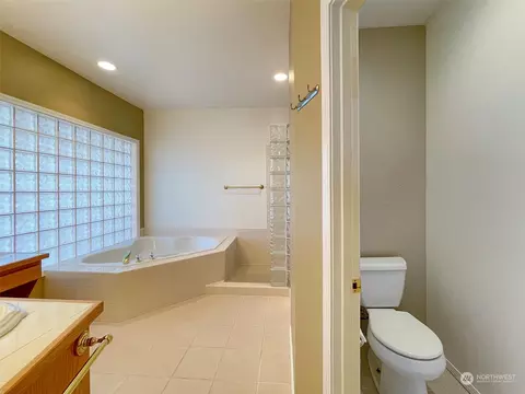 Bath - 30 Barberry Ln, Sequim, WA 98382 photo 3 of 5