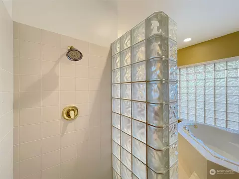Bath - 30 Barberry Ln, Sequim, WA 98382 photo 4 of 5