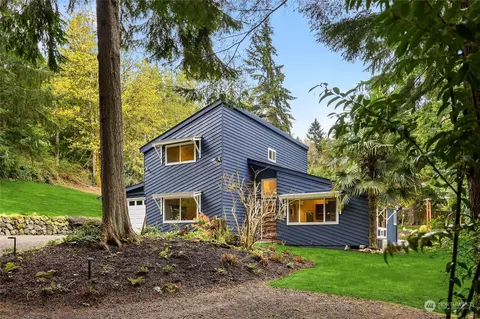 11475 Kallgren Rd NE, Bainbridge Island, WA 98110