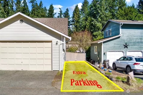 Exterior - 5307 East Dr, Everett, WA 98203 photo 4 of 8