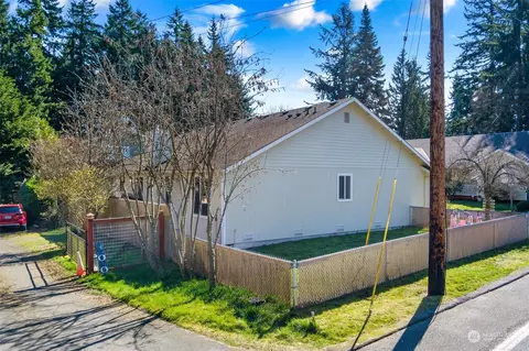 Exterior - 5307 East Dr, Everett, WA 98203 photo 7 of 8