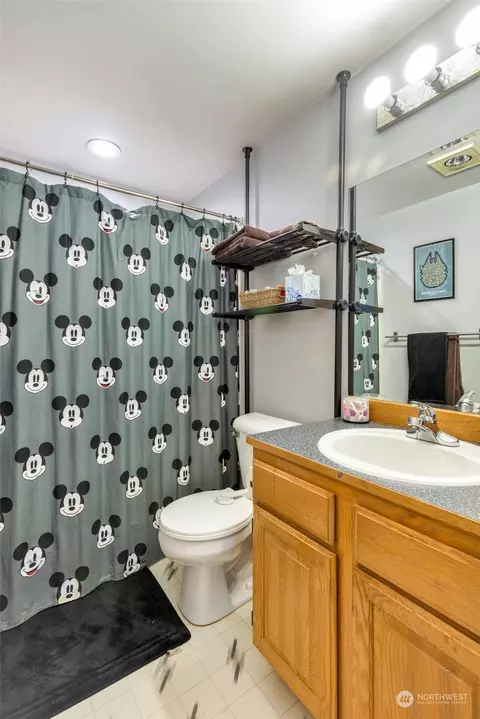 Bath - 5307 East Dr, Everett, WA 98203 photo 1 of 1