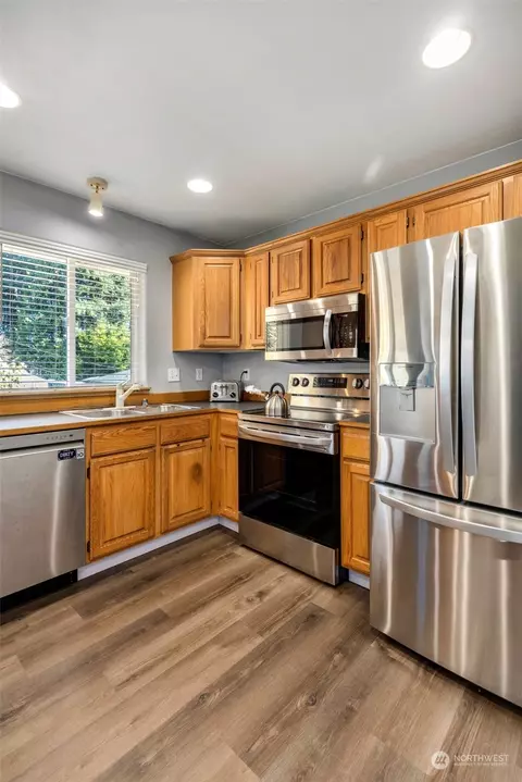Kitchen - 5307 East Dr, Everett, WA 98203 photo 1 of 2