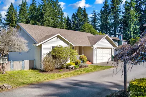 Exterior - 5307 East Dr, Everett, WA 98203 photo 2 of 8
