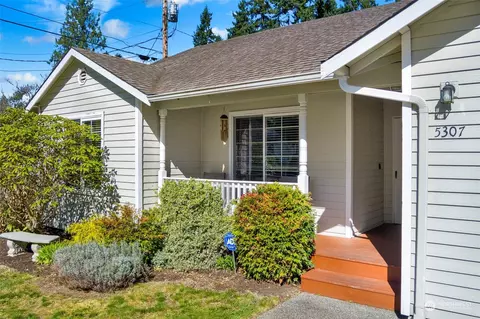 Exterior - 5307 East Dr, Everett, WA 98203 photo 5 of 8