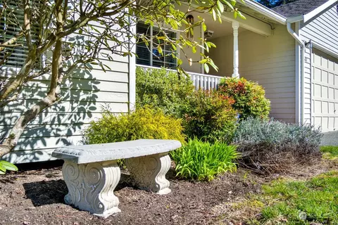 Exterior - 5307 East Dr, Everett, WA 98203 photo 8 of 8