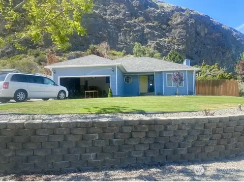 2214 Summit Dr, Oroville, WA 98844