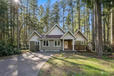 11104 Tahoma Dr, Anderson Island, WA 98303