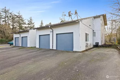665 Sunset Ave, Ocean Shores, WA 98569