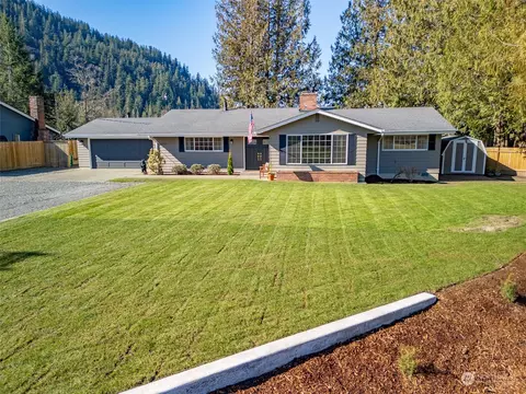 46913 SE 284th Ave, Enumclaw, WA 98022