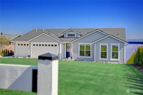 1443 Crestview Dr, Camano Island, WA 98282