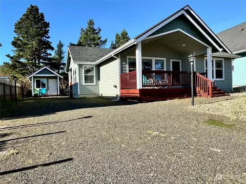 915 Pacific Surf Ave SW, Ocean Shores, WA 98569