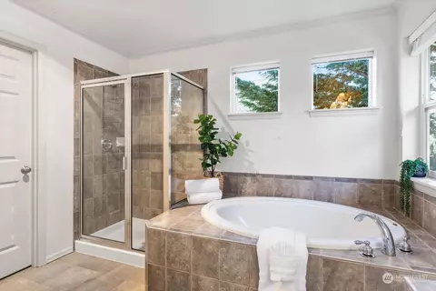 Bath - 3614 159th Pl SE, Bothell, WA 98012 photo 3 of 4