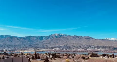 3046 N Breckenridge Dr, East Wenatchee, WA 98802