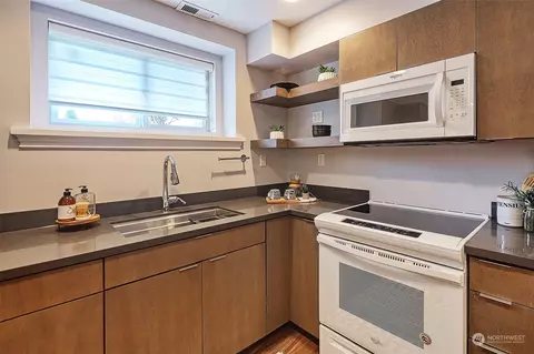 Kitchen - 200 30th Ave E, Seattle, WA 98112 photo 7 of 7