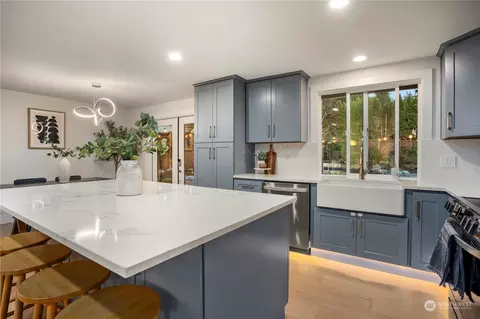 Kitchen - 24301 7th Pl W, Bothell, WA 98021 photo 2 of 3