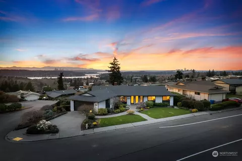4565 Somerset Dr SE, Bellevue, WA 98006